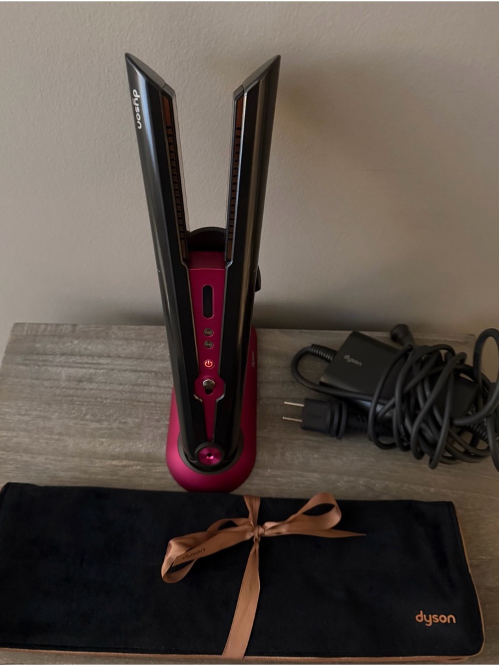 Dyson Cordless Corrale Hair Straightener in Fuchsia and Black